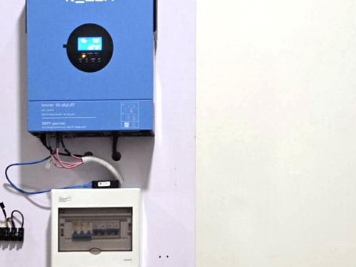 550W Sonnenkollektoren + 5 kW Off-Grid-Wechselrichter + 10 kWh Lithiumbatterie Build ein integriertes Haus-in-Solar-Storage-System